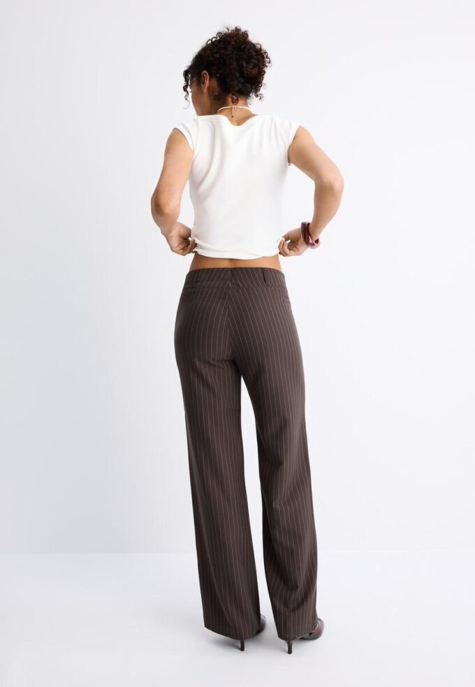 Pantalones rectos de corte ajustado Pantalones rectos de corte ajustado