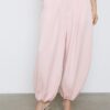 Pantalones sarouel con pinzas y hebilla Pantalones sarouel con pinzas y hebilla