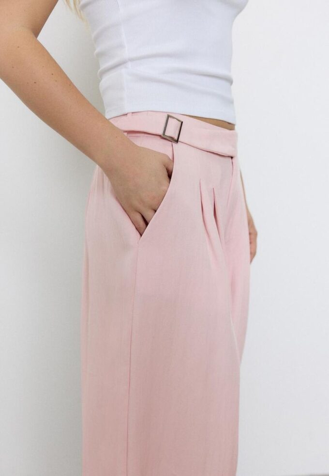 Pantalones sarouel con pinzas y hebilla Pantalones sarouel con pinzas y hebilla