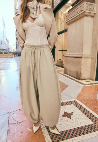 Pantalones sarouel con tachuelas