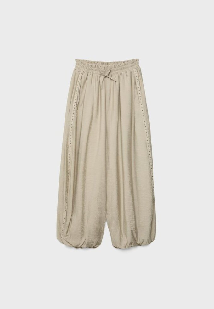 Pantalones sarouel con tachuelas Pantalones sarouel con tachuelas