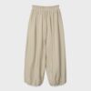 Pantalones sarouel con tachuelas Pantalones sarouel con tachuelas