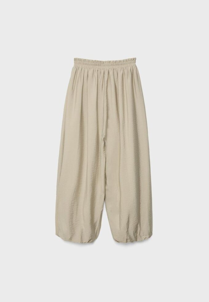 Pantalones sarouel con tachuelas Pantalones sarouel con tachuelas