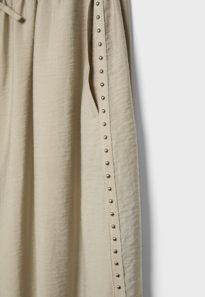 Pantalones sarouel con tachuelas Pantalones sarouel con tachuelas