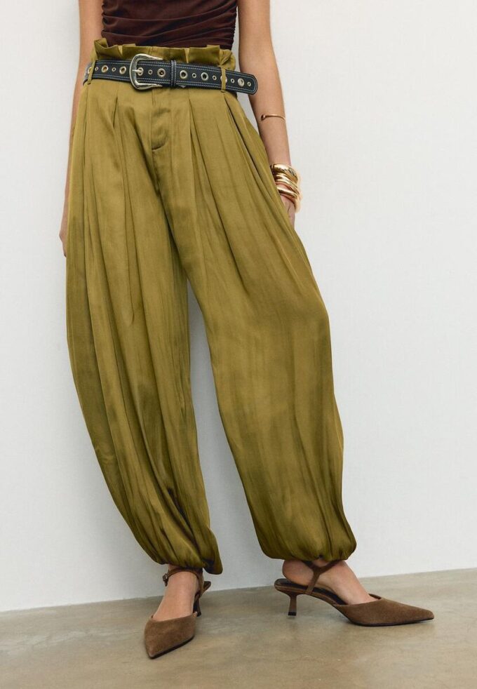 Pantalones sarouel de satén con cinturón Pantalones sarouel de satén con cinturón