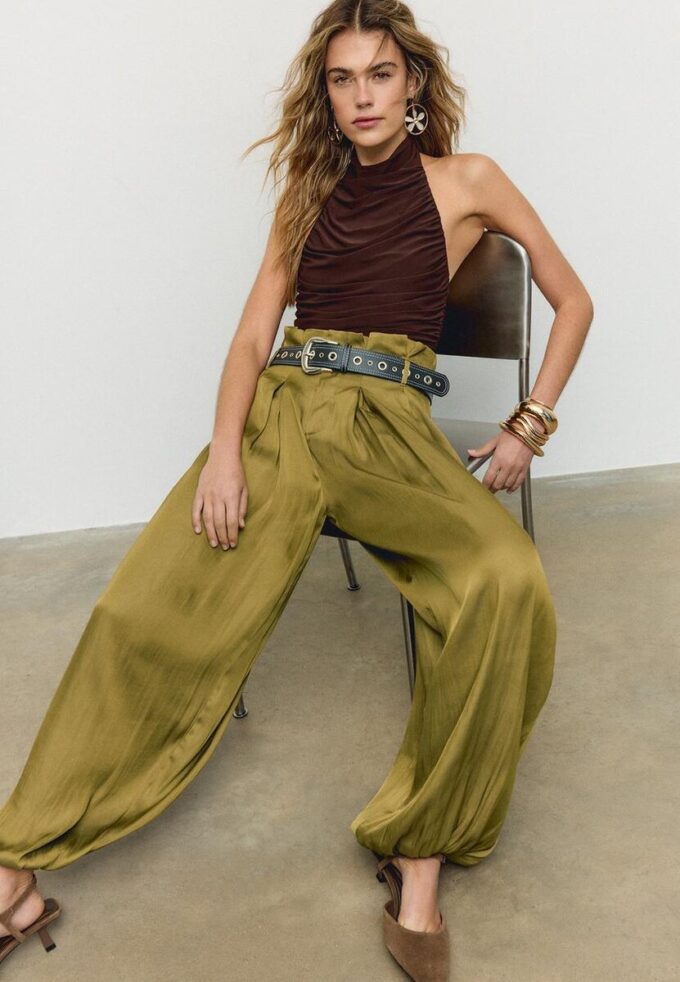 Pantalones sarouel de satén con cinturón Pantalones sarouel de satén con cinturón