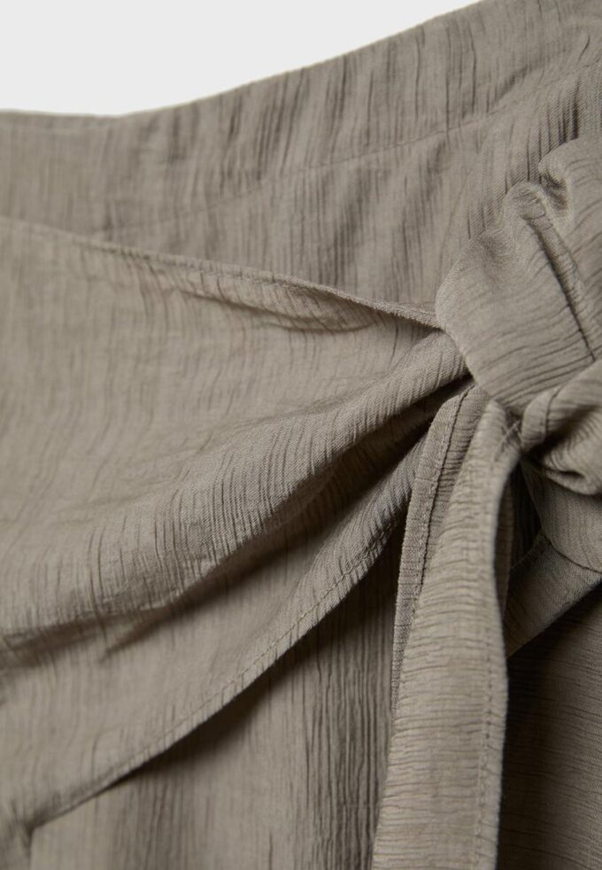 Pantalones tipo pareo fluidos Pantalones tipo pareo fluidos