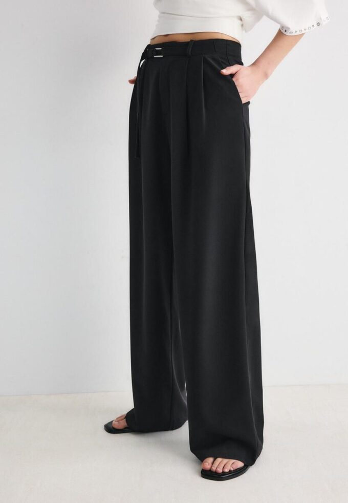 Pantalones Wide Leg con detalle de hebilla Pantalones Wide Leg con detalle de hebilla