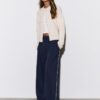 Pantalones Wide Leg de felpa con detalle de ribete Pantalones Wide Leg de felpa con detalle de ribete