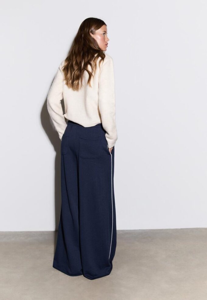 Pantalones Wide Leg de felpa con detalle de ribete Pantalones Wide Leg de felpa con detalle de ribete