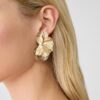 Pendientes de abanico con flores texturizadas