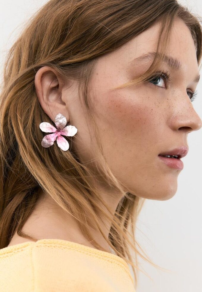 Pendientes de flor en dos tonos