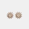 Pendientes pequeños con forma de sol y pedrería Pendientes pequeños con forma de sol y pedrería