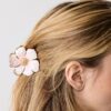 Pinza para el pelo con flor metalizada