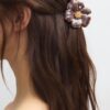 Pinza para el pelo con flor metalizada