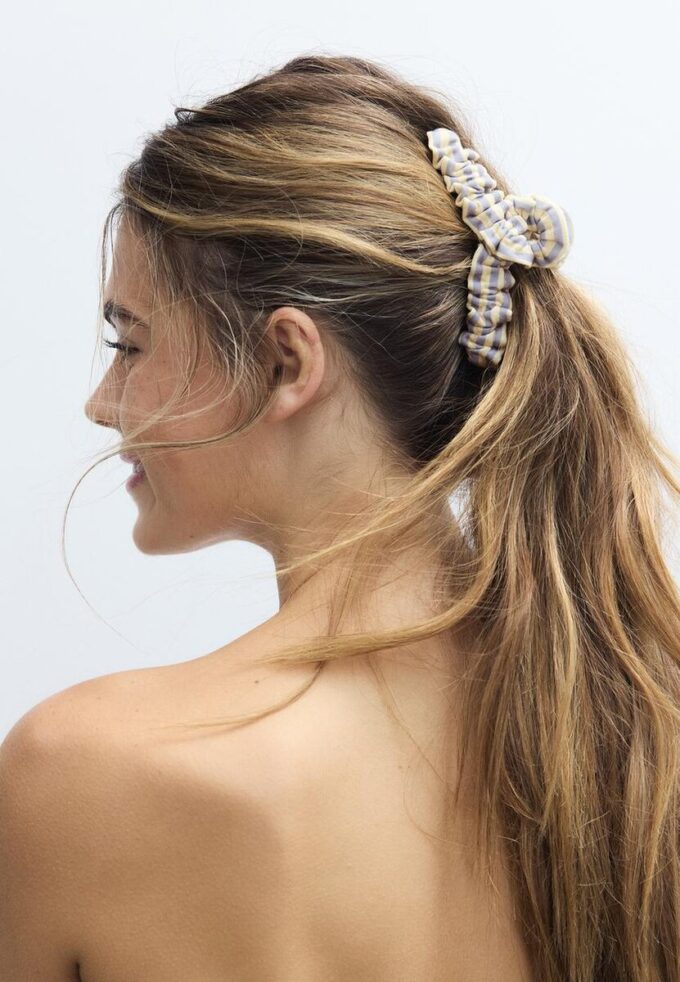 Pinza para el pelo tejida a rayas