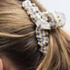 Pinza para el pelo tejida a rayas