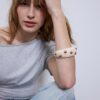 Pulsera con tachuelas