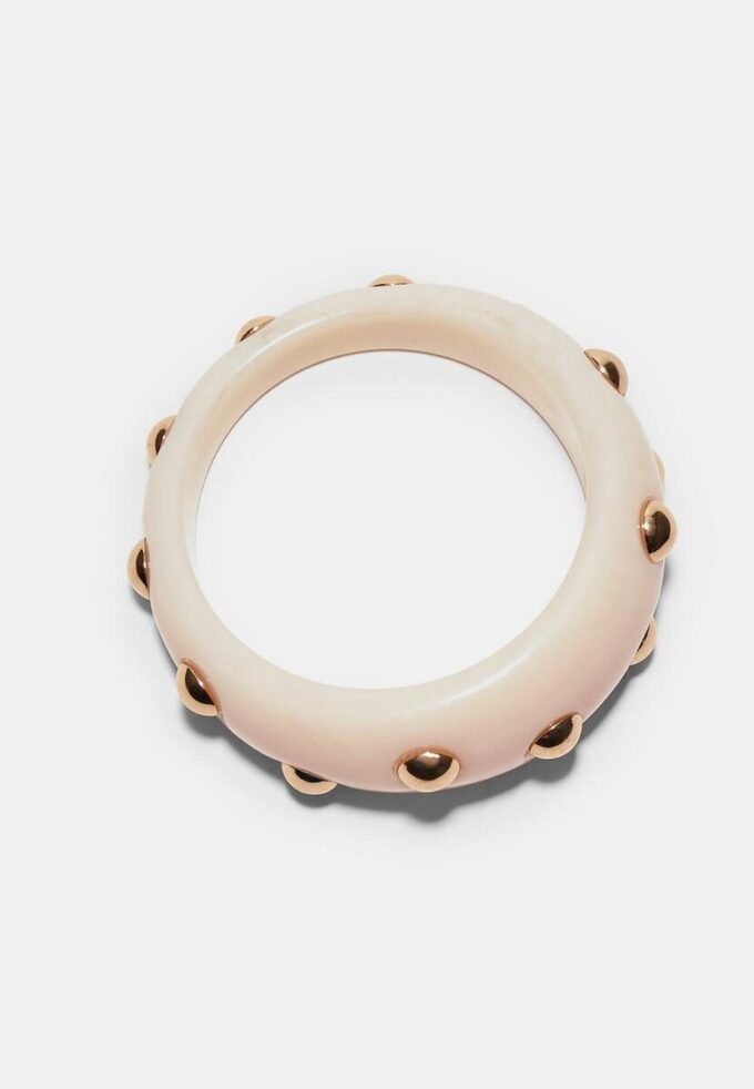Pulsera con tachuelas