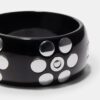 Pulsera con tachuelas de flores