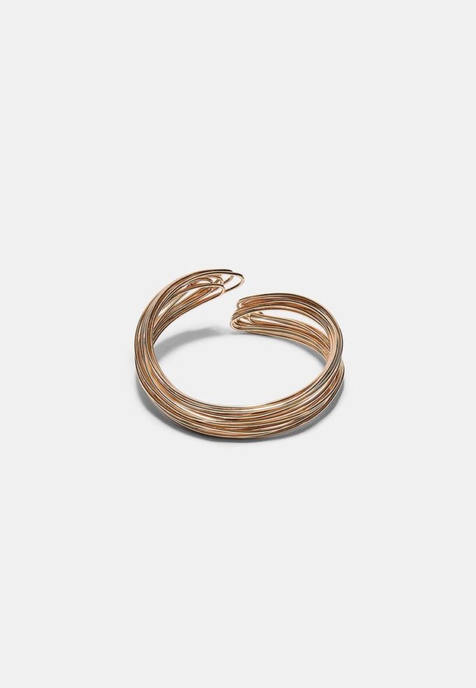 Pulsera rígida con hilos metalizados