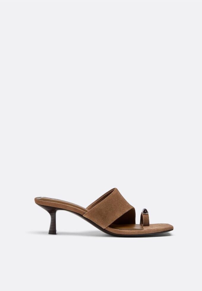 Sandalias de piel con tacón bajo