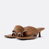 Sandalias de piel con tacón bajo