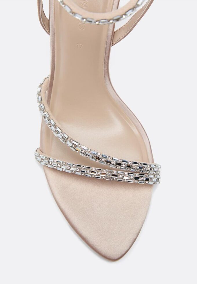 Sandalias de tacón alto con detalle de pedrería Sandalias de tacón alto con detalle de pedrería