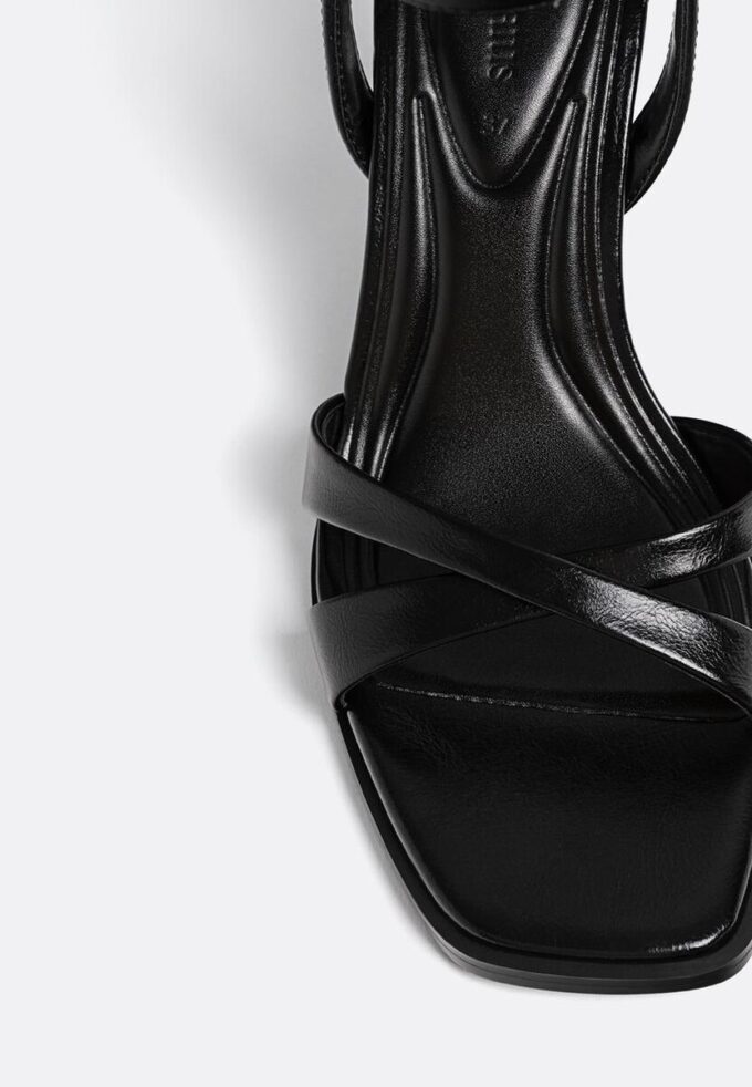 Sandalias de tacón negras