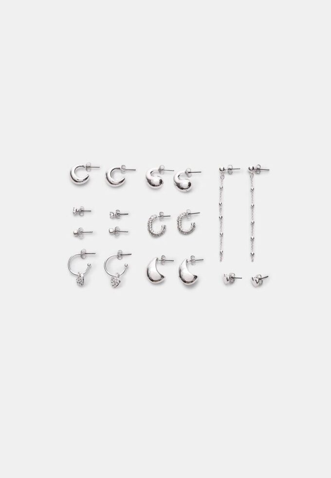 Set de 9 pendientes de corazón y aro