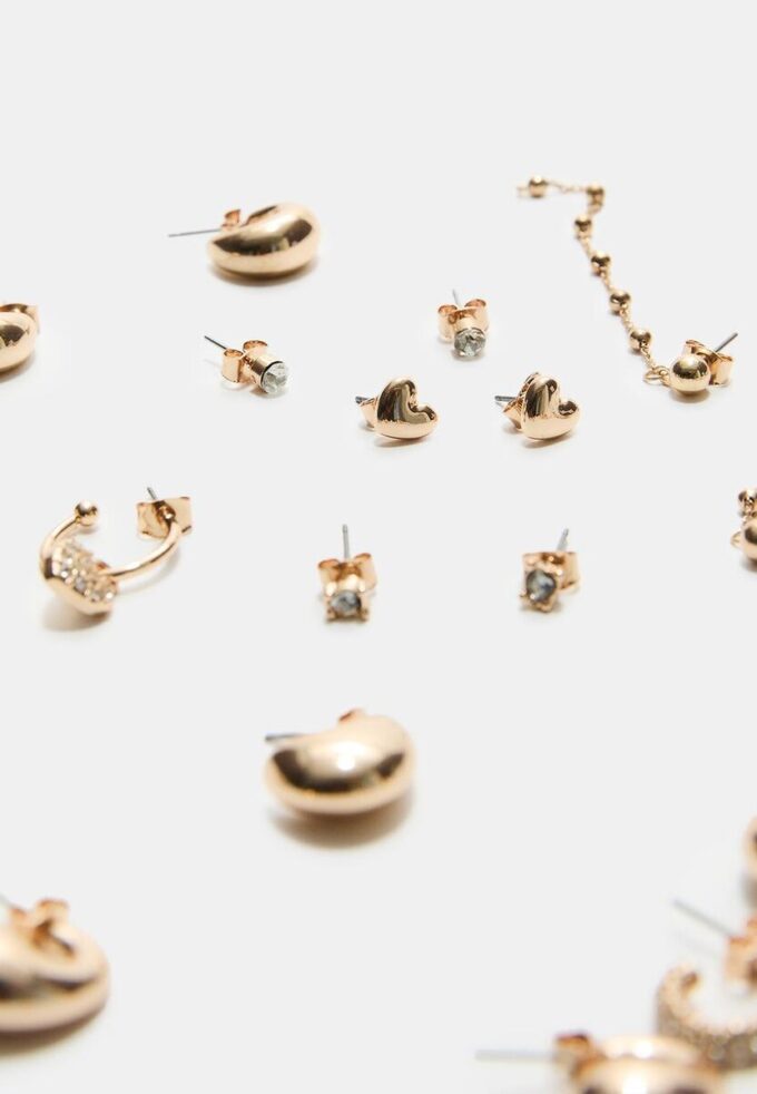 Set de 9 pendientes de corazón y aro