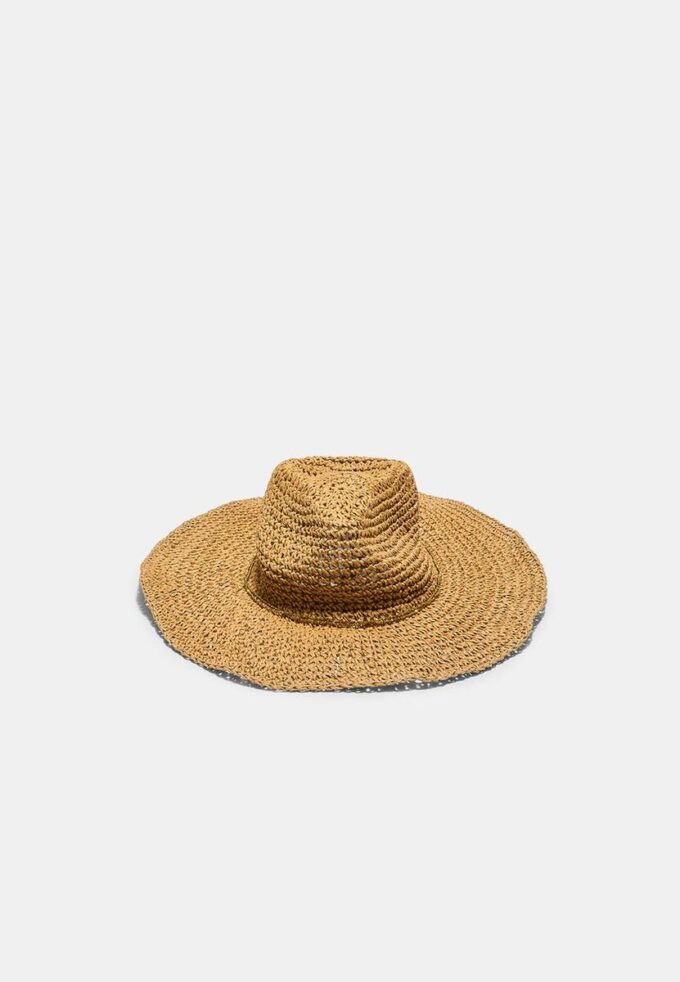 Sombrero de rafia