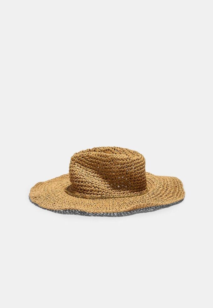 Sombrero de rafia