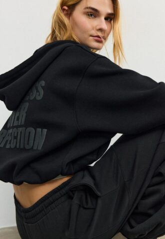 Sudadera bomber con capucha estampada
