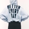 Sudadera bomber con capucha estampada