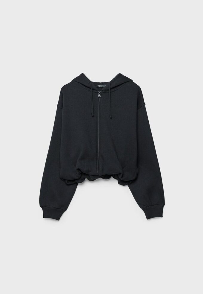 Sudadera bomber con capucha estampada