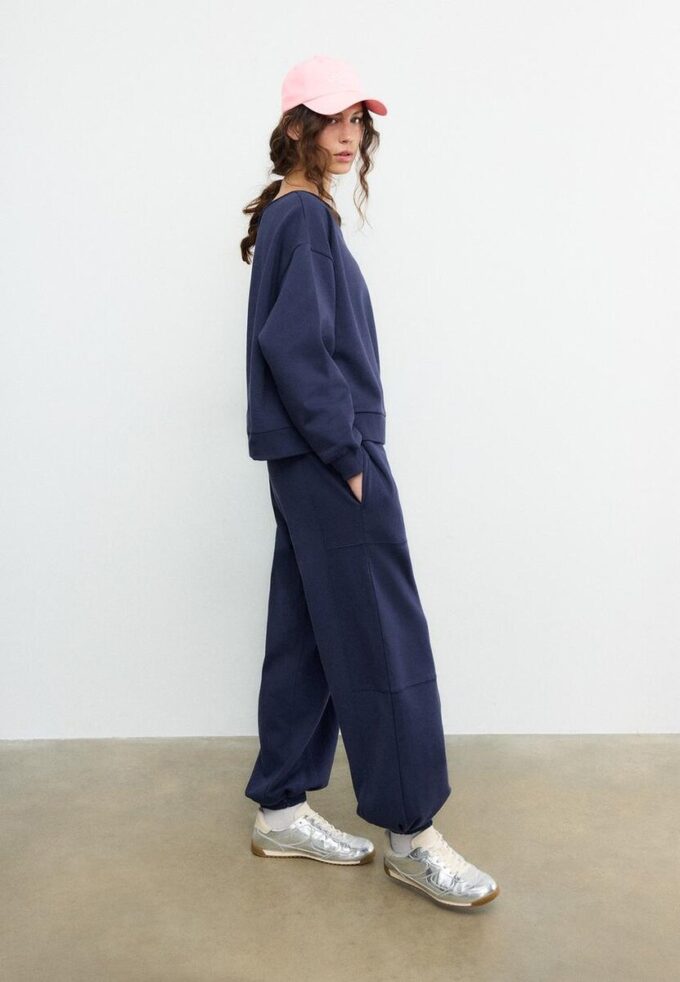 Sudadera básica con hombros al aire Sudadera básica con hombros al aire