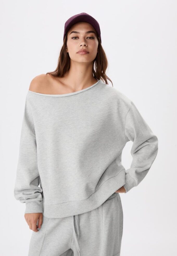 Sudadera básica con hombros al aire Sudadera básica con hombros al aire
