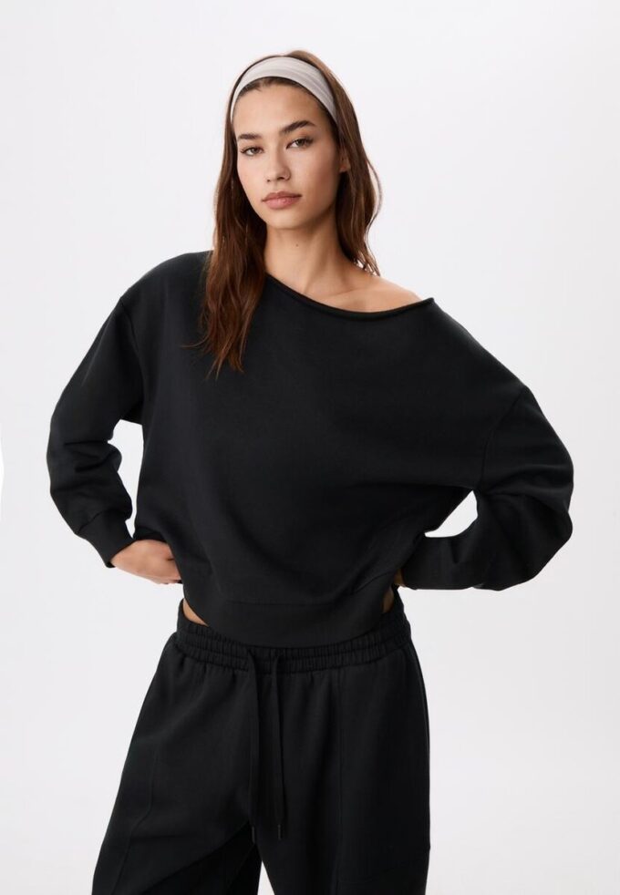 Sudadera básica con hombros al aire Sudadera básica con hombros al aire