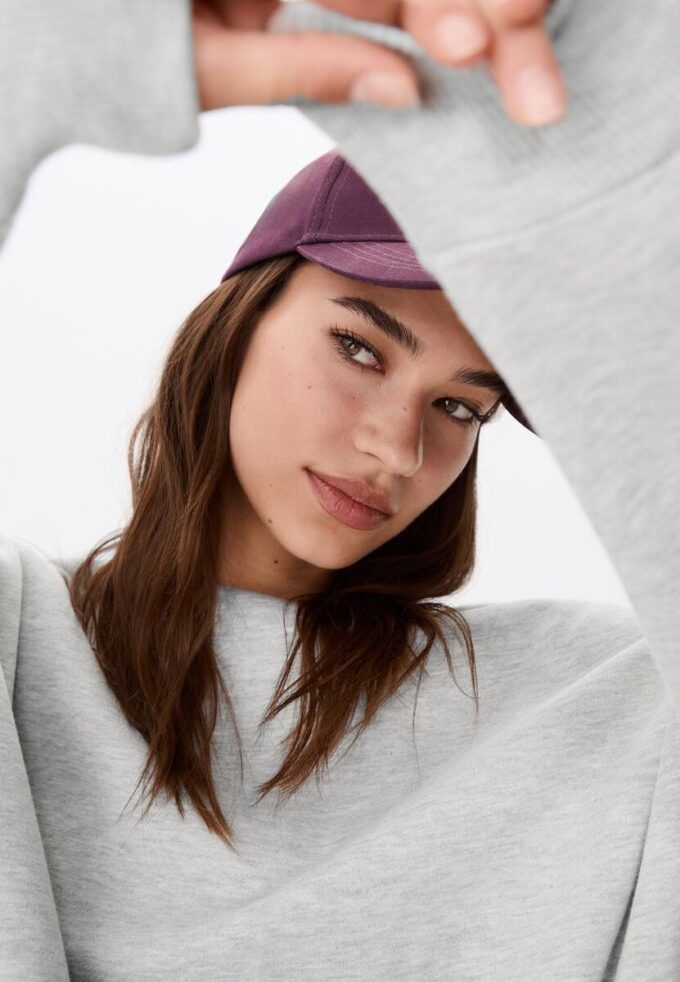 Sudadera básica con hombros al aire Sudadera básica con hombros al aire