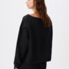 Sudadera básica con hombros al aire Sudadera básica con hombros al aire