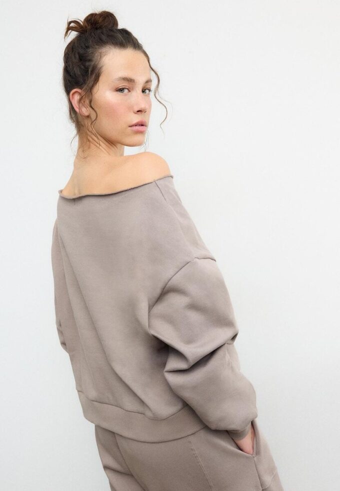 Sudadera básica con hombros al aire Sudadera básica con hombros al aire