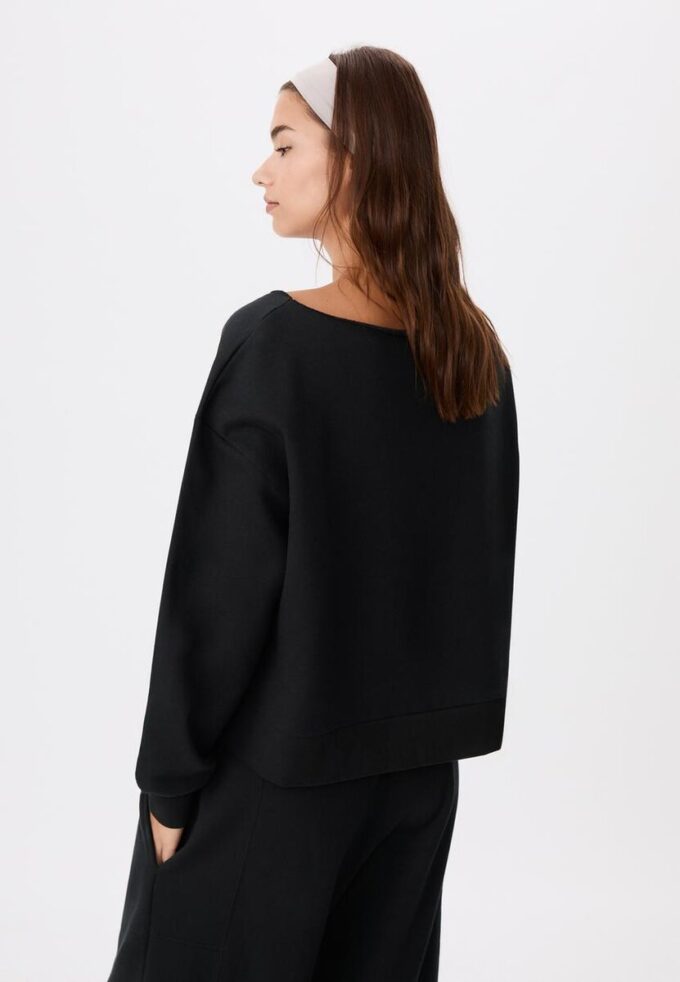Sudadera básica con hombros al aire Sudadera básica con hombros al aire