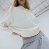 Sudadera con capucha bordada y tachuelas Sudadera con capucha bordada y tachuelas