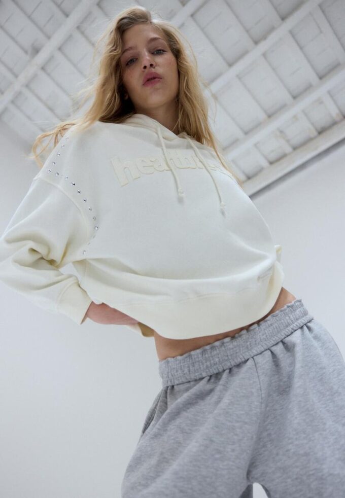 Sudadera con capucha bordada y tachuelas Sudadera con capucha bordada y tachuelas