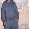 Sudadera con capucha bordada y tachuelas Sudadera con capucha bordada y tachuelas