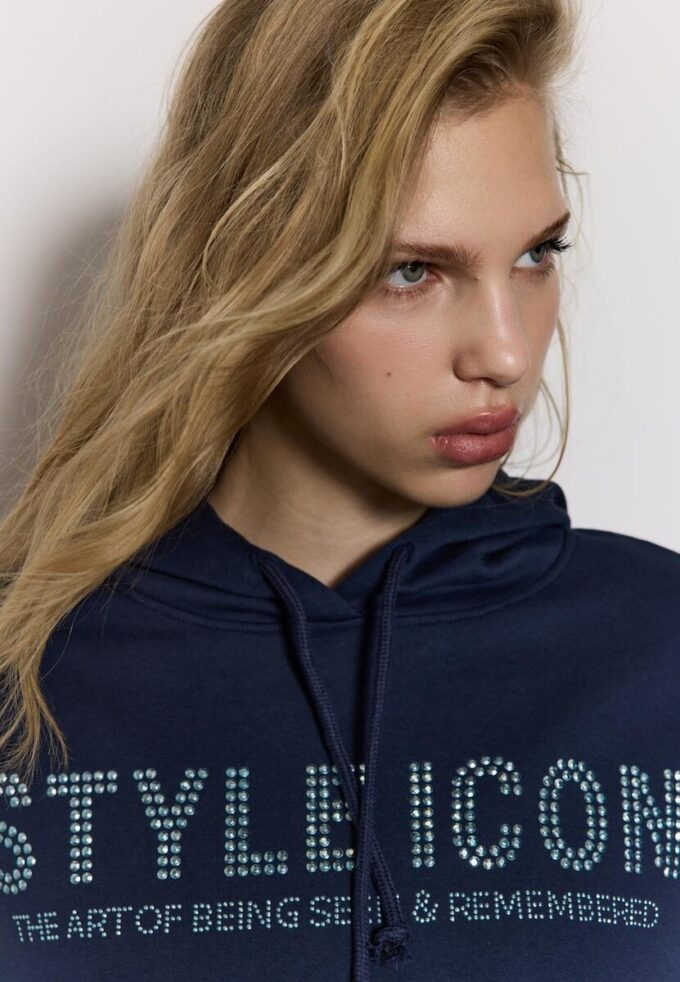 Sudadera con capucha y pedrería Sudadera con capucha y pedrería