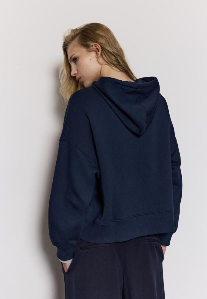 Sudadera con capucha y pedrería Sudadera con capucha y pedrería