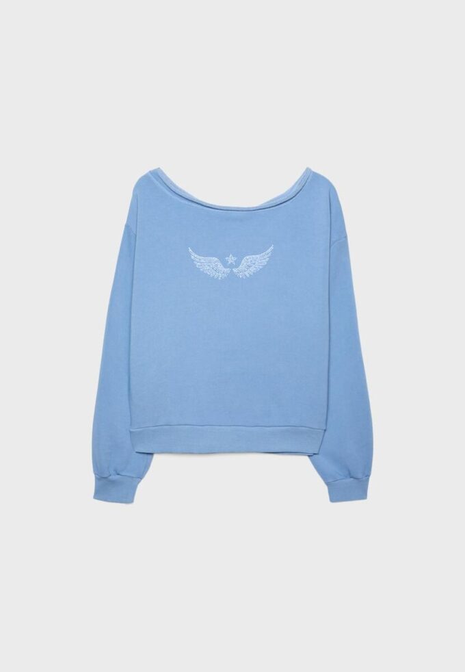 Sudadera con cuello barco y alas de pedrería Sudadera con cuello barco y alas de pedrería