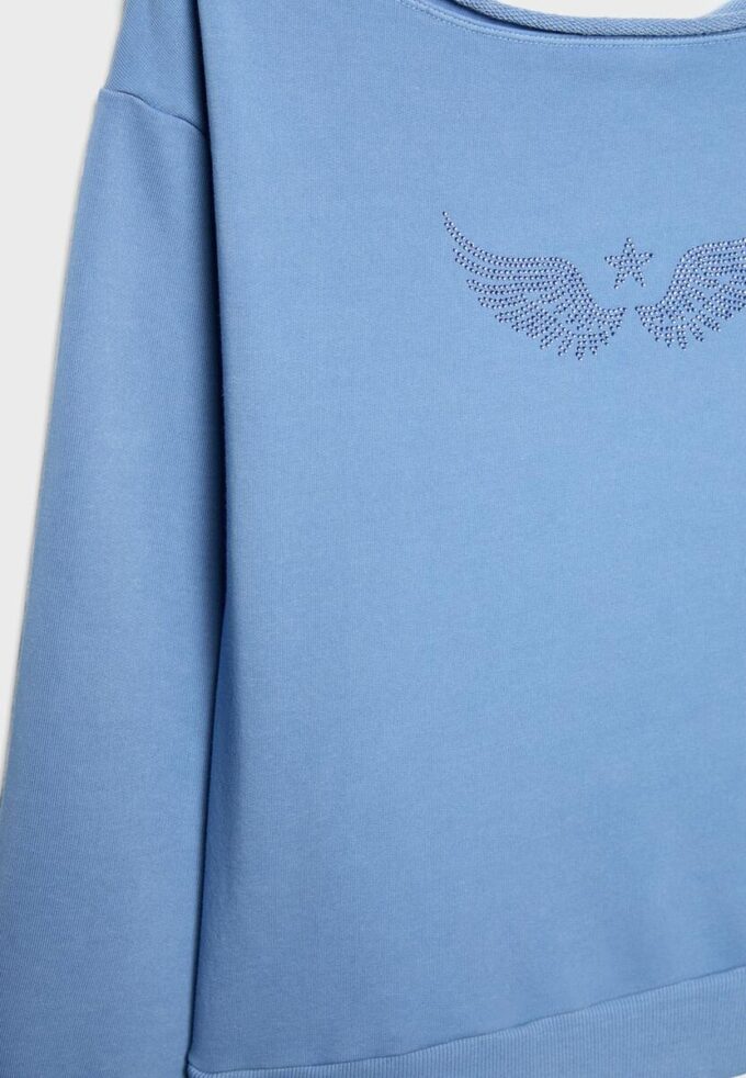 Sudadera con cuello barco y alas de pedrería Sudadera con cuello barco y alas de pedrería